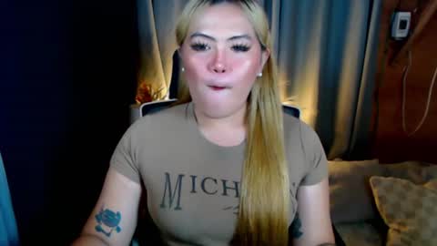 I am Colly Your mystery girl online show from August 5, 3:59 am