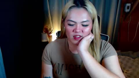 I am Colly Your mystery girl online show from August 5, 6:22 am