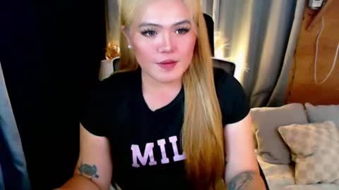 I am Colly Your mystery girl online show from August 6, 5:06 am