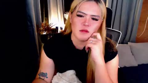 I am Colly Your mystery girl online show from August 15, 9:57 am