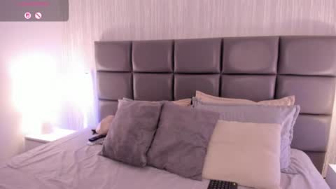 vera_price_ online show from August 15, 12:42 pm