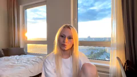 Freya online show from August 14, 2:15 am