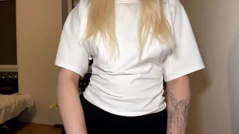 Freya online show from August 14, 6:22 pm