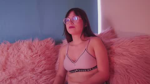 vero_bloomx online show from July 15, 4:30 pm