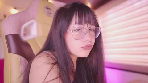 vero_bloomx online show from July 17, 3:01 pm