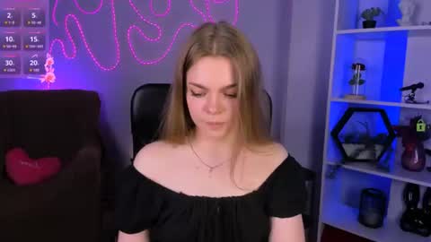 Ronni online show from August 4, 8:17 pm