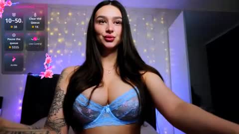 Veronica online show from August 5, 7:12 pm