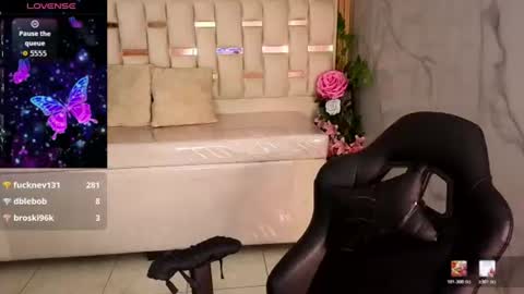 veronicaa_s online show from August 11, 1:29 am