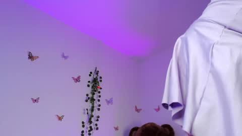 VeronicaOlsonn online show from April 22, 4:15 am