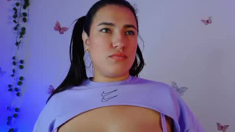 VeronicaOlsonn online show from April 22, 8:39 am