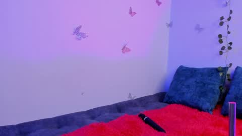 VeronicaOlsonn online show from August 15, 6:06 am