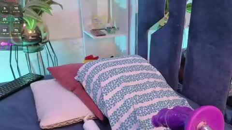 Veronica online show from August 6, 2:16 pm