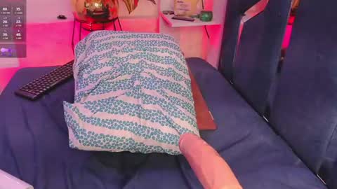 Veronica online show from August 13, 1:14 pm