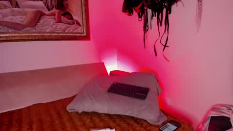 veronicasmith_os online show from August 12, 11:18 pm