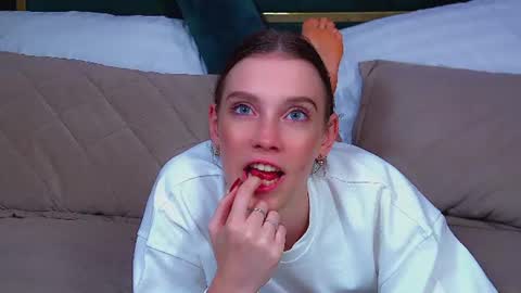 Veronica online show from August 13, 9:40 pm