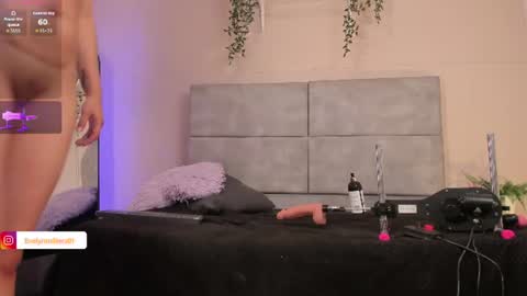 Evelyn  online show from August 9, 11:55 am