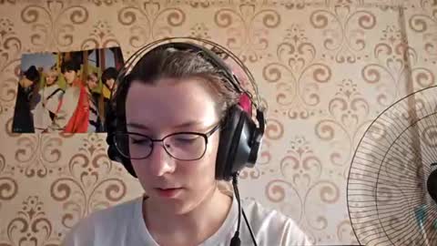 versieskains online show from August 3, 11:28 am