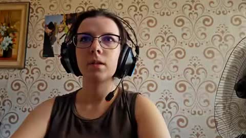 versieskains online show from August 6, 12:37 pm