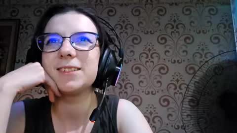 versieskains online show from August 6, 1:43 pm