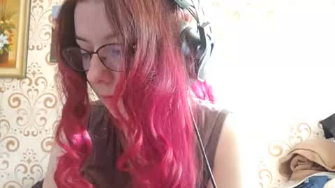 versieskains online show from August 12, 11:23 am