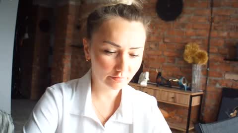 vesta x online show from August 10, 11:00 am