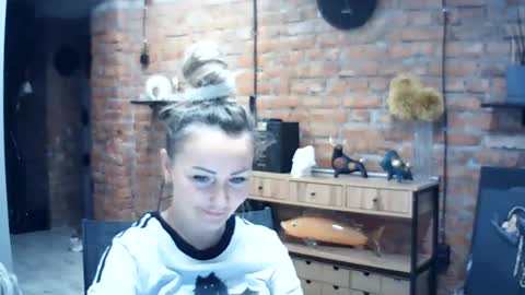 vesta x online show from August 12, 6:32 pm