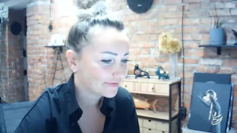 vesta x online show from August 14, 6:55 pm