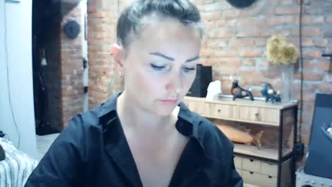 vesta x online show from August 14, 8:01 pm