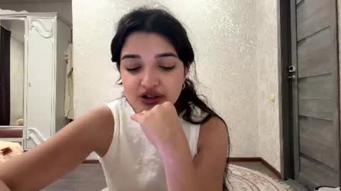 Izzabel online show from July 28, 9:10 pm