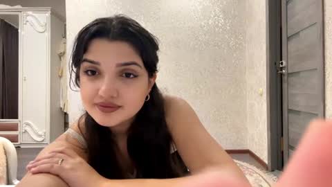 Izzabel online show from August 3, 5:20 pm