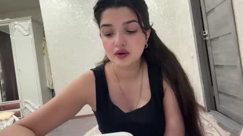 Izzabel online show from August 9, 5:25 pm