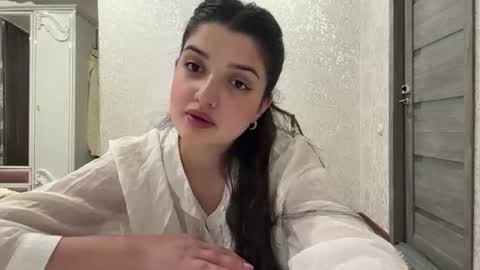 Izzabel online show from August 10, 5:25 pm