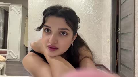 Izzabel online show from August 11, 5:15 pm