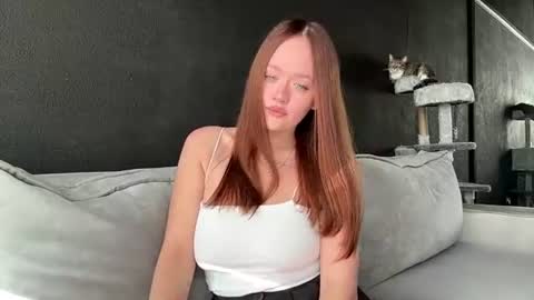 Esta online show from August 10, 1:12 pm