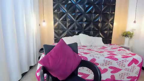 Vanesaa online show from August 11, 2:46 am