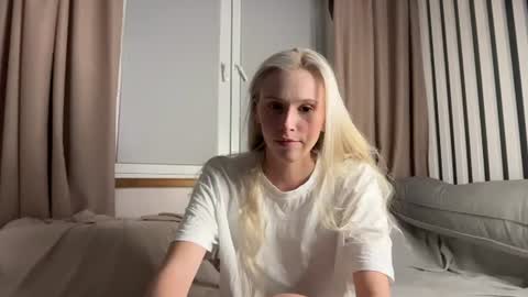 vi_world online show from August 14, 8:23 pm