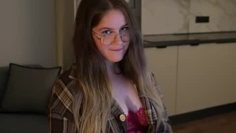 Nelle online show from August 9, 10:44 pm