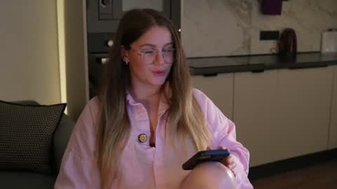 Nelle online show from August 10, 8:43 pm