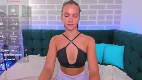 vickie_smith online show from August 14, 2:04 am
