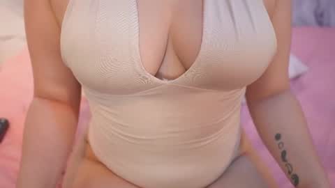 vicky_lopezz_ online show from September 8, 11:01 pm