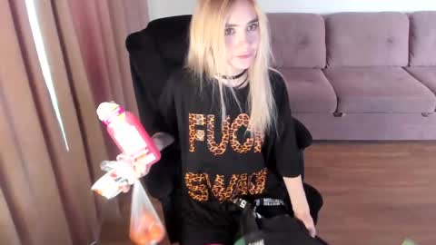 vickydragons online show from April 6, 11:14 am