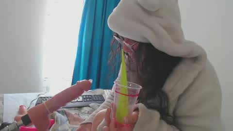 vickyjuice1 online show from April 16, 4:25 pm