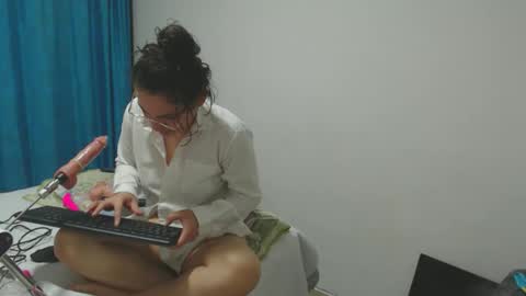 vickyjuice1 online show from April 17, 3:52 pm
