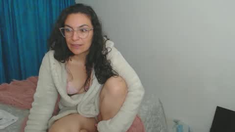vickyjuice1 online show from April 25, 4:51 am