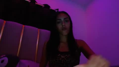 vickyyyx online show from August 5, 3:15 am