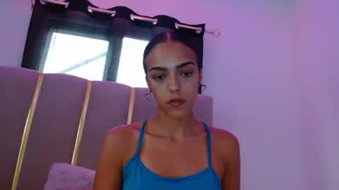 vickyyyx online show from August 12, 10:45 pm