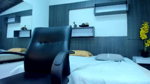 victoria__andra online show from August 14, 4:27 am