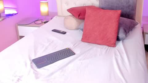 Vicky online show from August 7, 3:01 pm