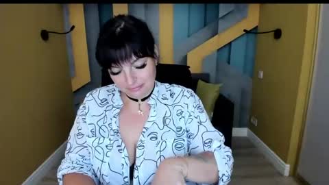 Victoria  booth online show from August 6, 5:45 pm