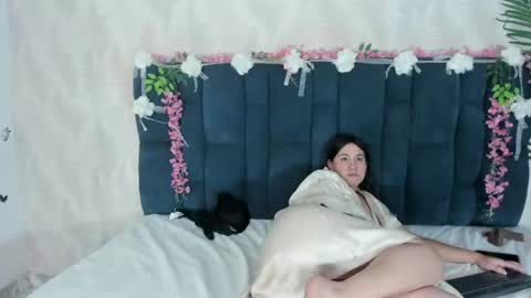 VICKY online show from August 6, 12:09 am